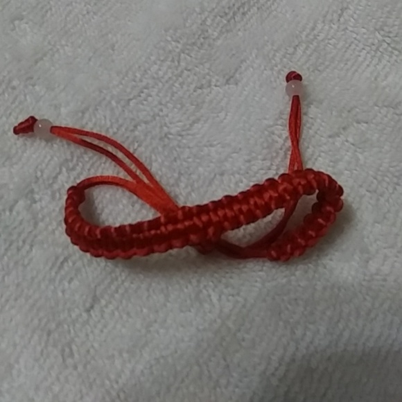 Lucky red string adjustable bracelet - Picture 2 of 2